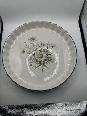 Ulster Ceramic Quiche Dish with Daisy Center - Made in England